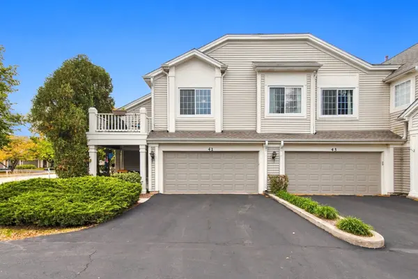 41 W Briarwood DR, Streamwood, IL 60107