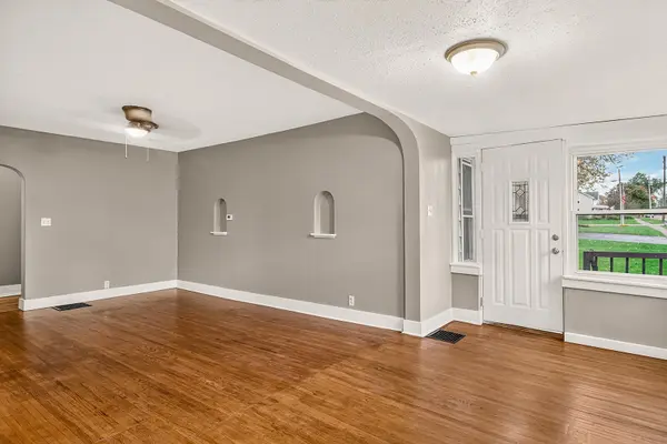206 W Main ST, Mount Morris, IL 61054