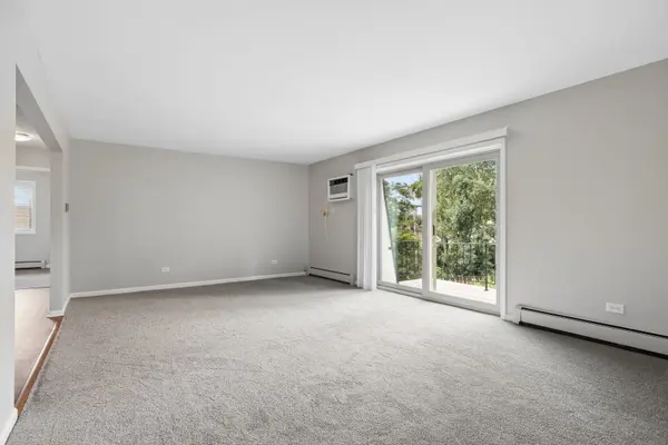 201 N President ST #3C, Wheaton, IL 60187