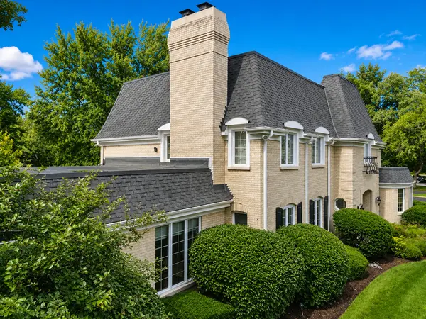 2 Gregory LN, South Barrington, IL 60010