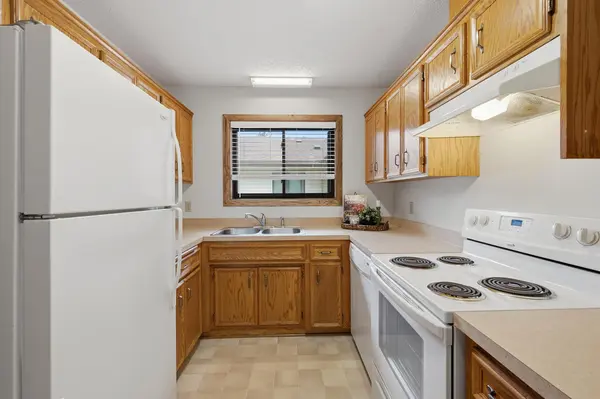 8564 134th ST W, Apple Valley, MN 55124