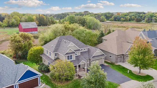 1711 Deephaven DR, Woodbury, MN 55129