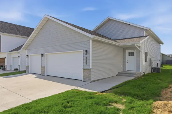6722 70th AVE S, Horace, ND 58047