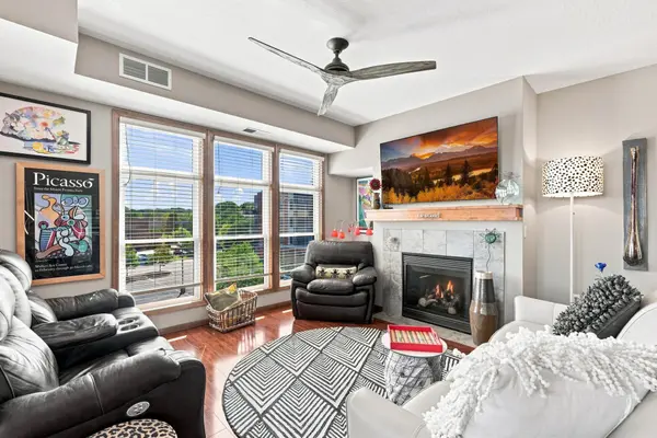 150 E Travelers TRL #323, Burnsville, MN 55337