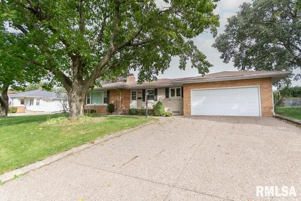 501 S HILLDALE ST, Eureka, IL 61530
