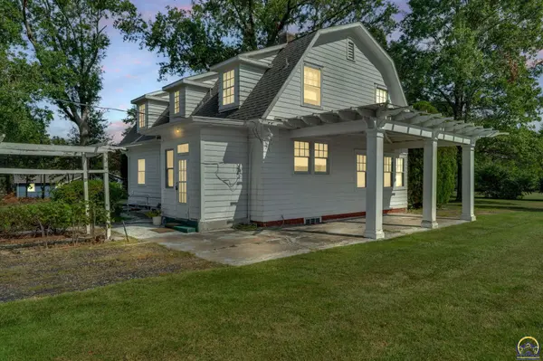 240 SW Fairlawn RD, Topeka, KS 66606