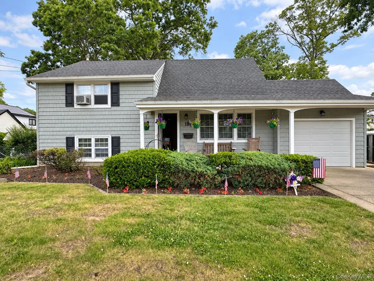 186 Midwood RD, West Babylon, NY 11704