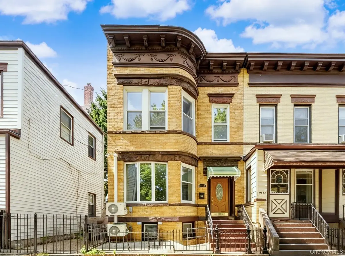 79-35 77th AVE, Glendale, NY 11385