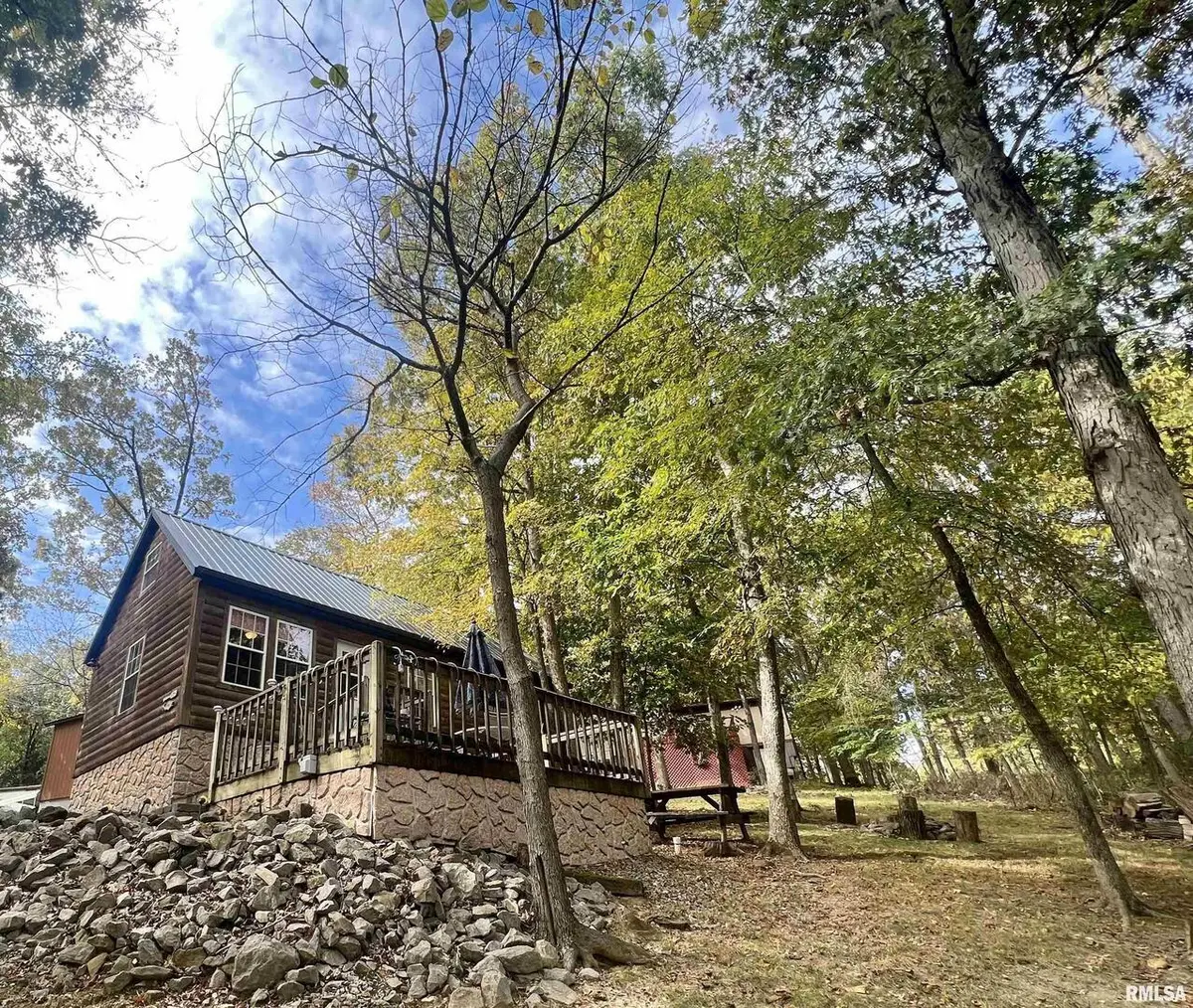 20 Mark DR, Goreville, IL 62939