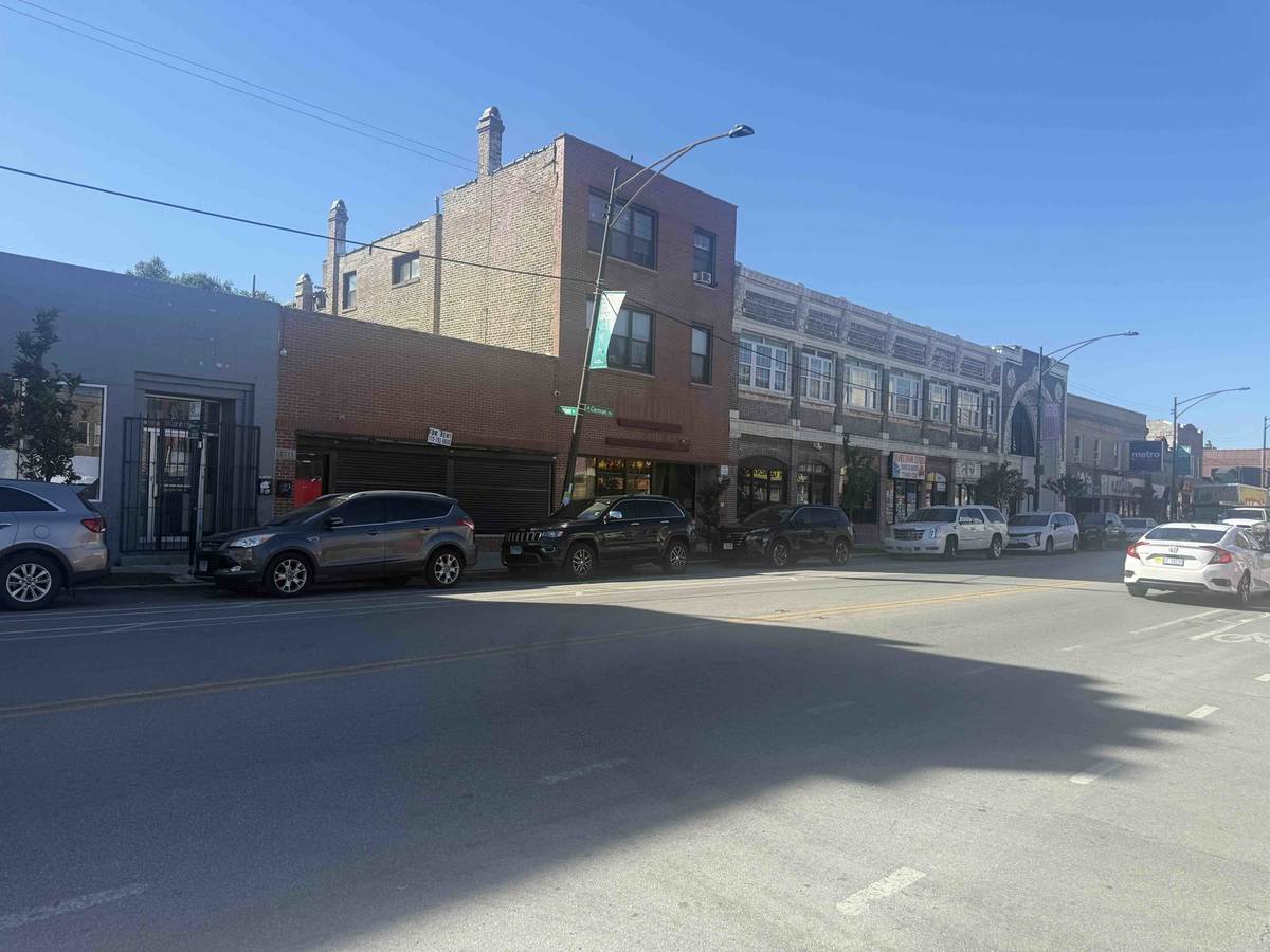 2733 W cermak RD, Chicago, IL 60608