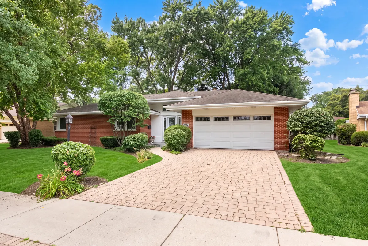 924 Brookline LN, Park Ridge, IL 60068