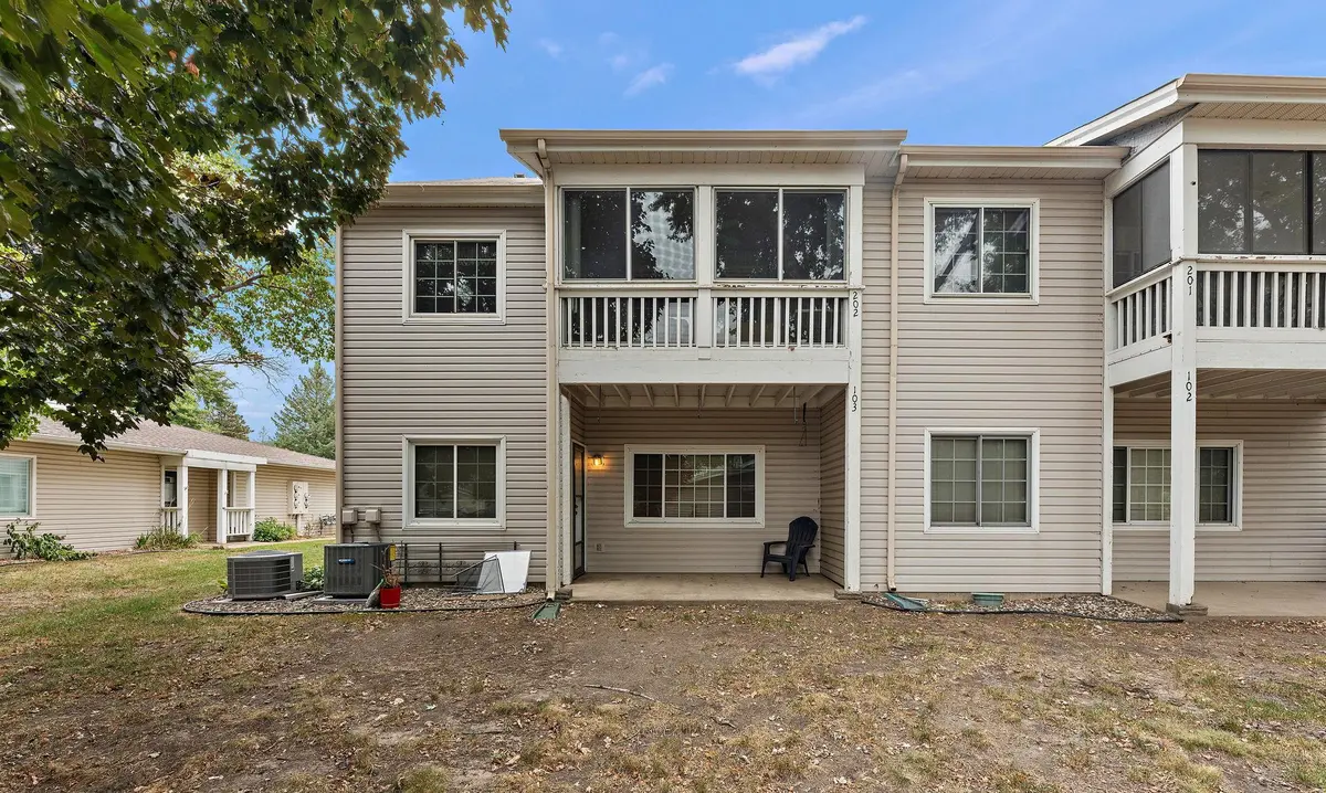4100 3rd ST NE #103, Columbia Heights, MN 55421