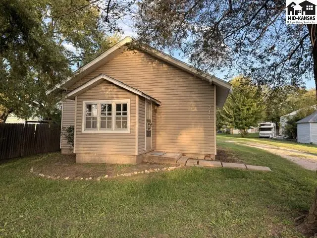 314 N McPherson St, Galva, KS 67443