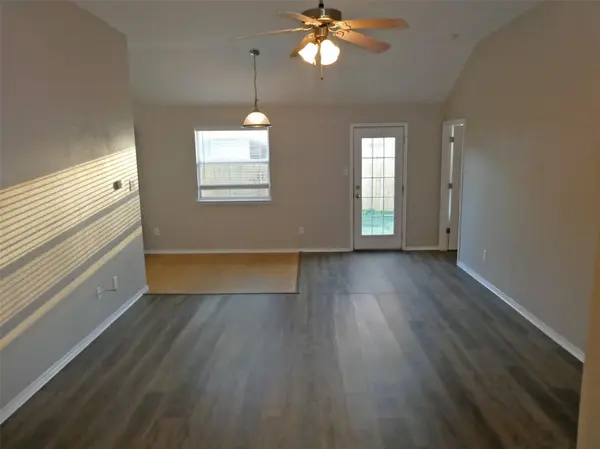 113 SOAPSTONE DR, Jarrell, TX 76537