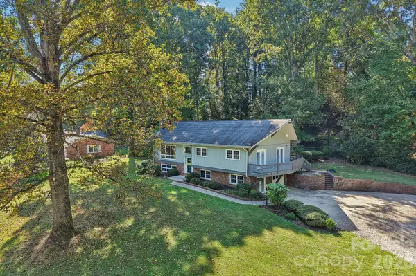 122 W Laurel LN, Etowah, NC 28729