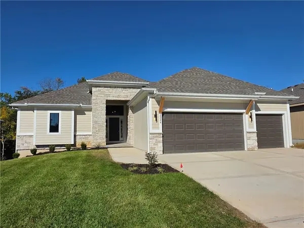 2284 Wabash ST, Olathe, KS 66061