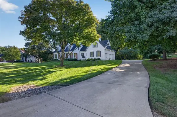 6245 Arapahoe ST, Shawnee, KS 66226