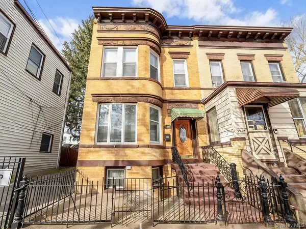 79-35 77th AVE, Glendale, NY 11385