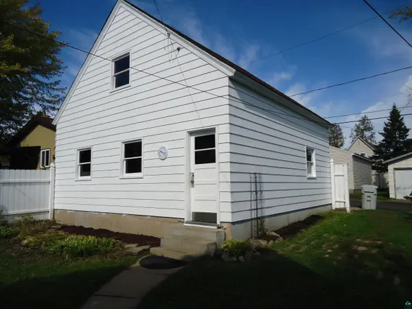 410 NW 3rd St, Chisholm, MN 55719