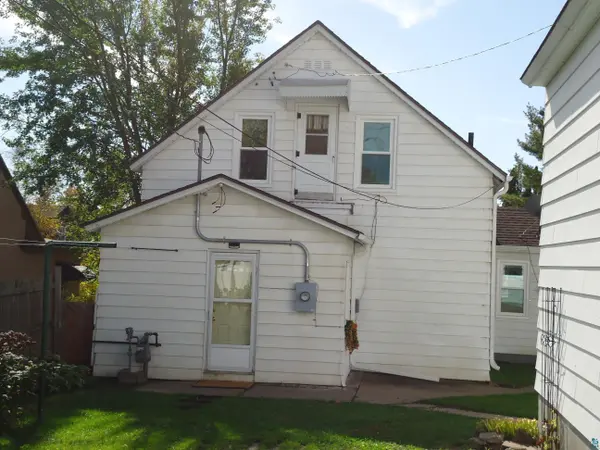 410 NW 3rd St, Chisholm, MN 55719