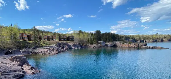 122 E Lakeview Dr, Silver Bay, MN 55614