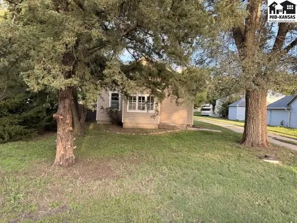 314 N McPherson St, Galva, KS 67443