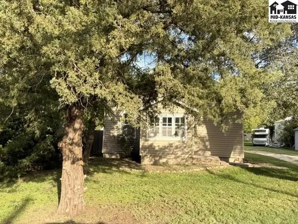 314 N McPherson St, Galva, KS 67443
