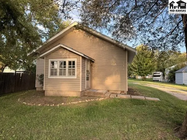 314 N McPherson St, Galva, KS 67443