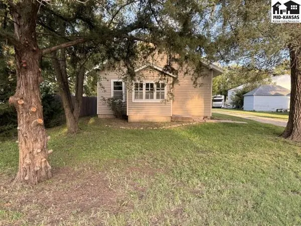 314 N McPherson St, Galva, KS 67443