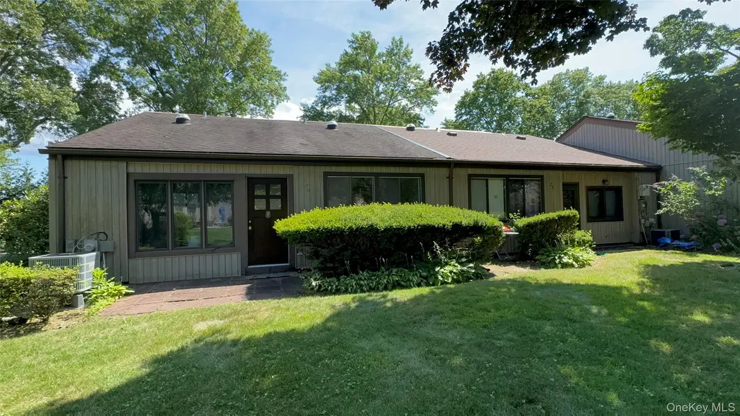 20 Strathmore Gate DR, Stony Brook, NY 11790