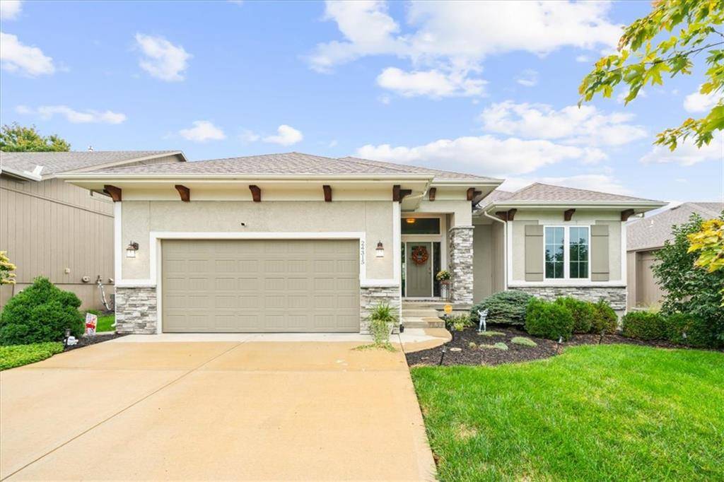 24315 W 91st PL, Lenexa, KS 66227