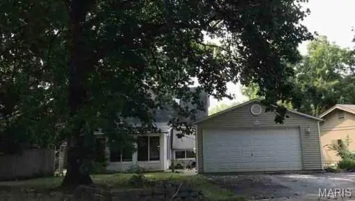 2776 Dawnview DR, Florissant, MO 63031