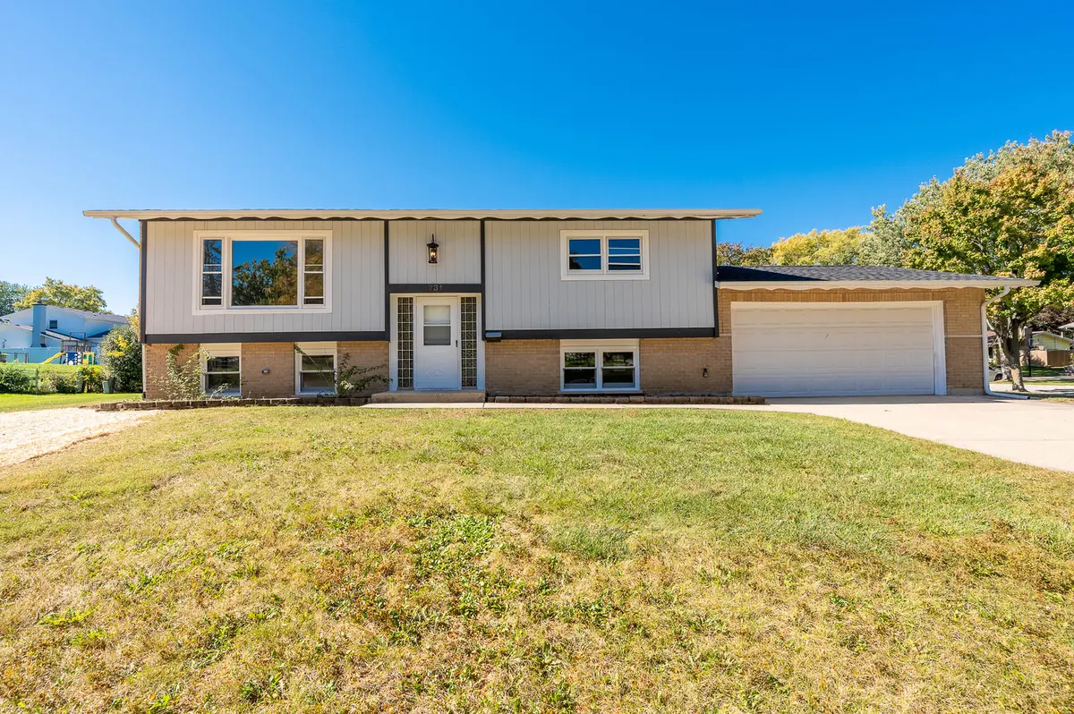 731 Claremont DR, Downers Grove, IL 60516