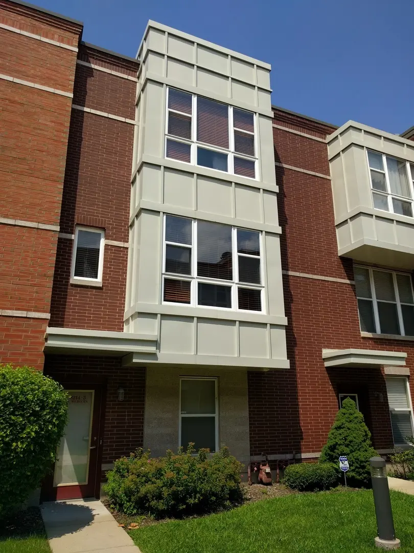 3214 N Kilbourn AVE #3, Chicago, IL 60641