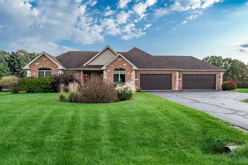 2223 Winding Creek DR, Belvidere, IL 61008
