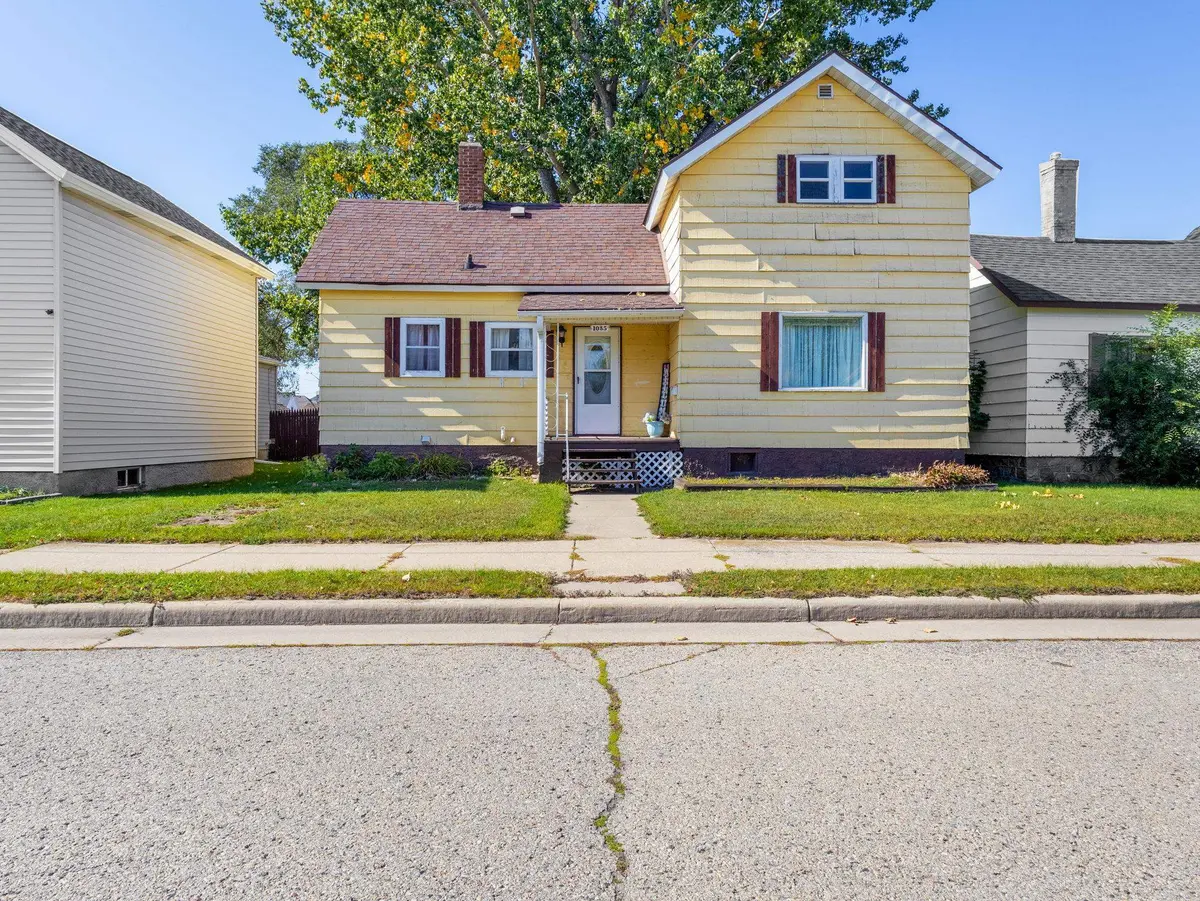 1035 SHIELDS ST, Marinette, WI 54143
