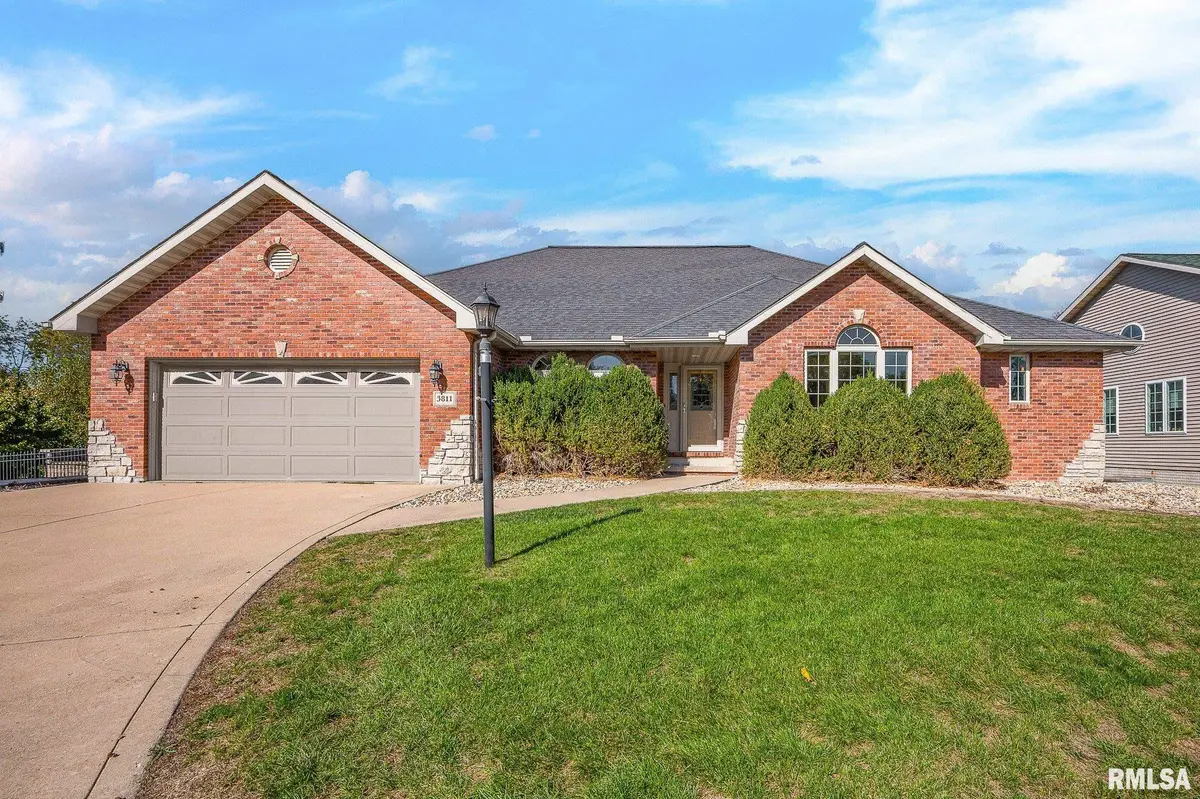 3811 W EAGLE POINT DR, Peoria, IL 61615
