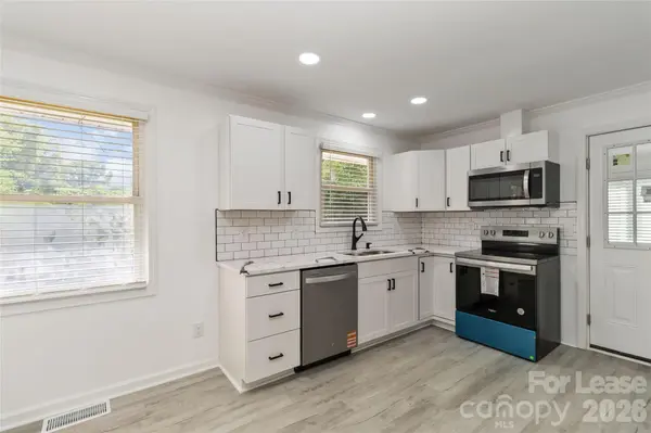 1022 Delmar LN, Charlotte, NC 28217