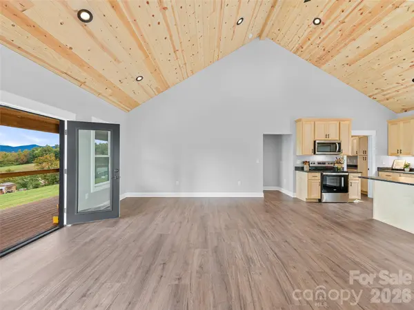 110 Shangrila TRL, Spruce Pine, NC 28777