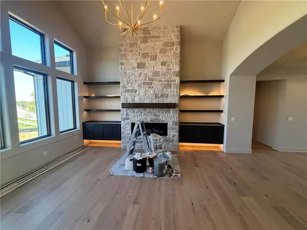 9502 W 175 TER, Overland Park, KS 66221