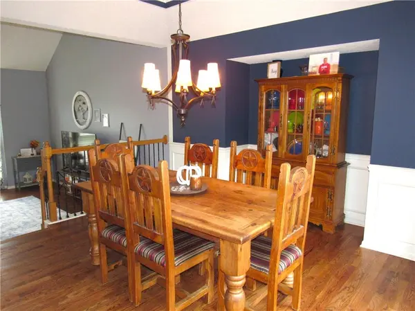 21024 W 116th TER, Olathe, KS 66061