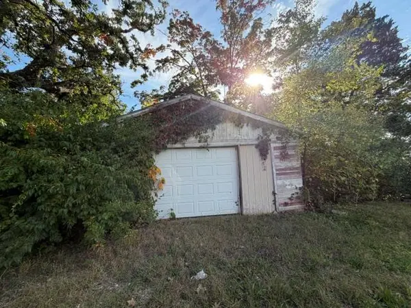 116 Cliff DR, Excelsior Springs, MO 64024