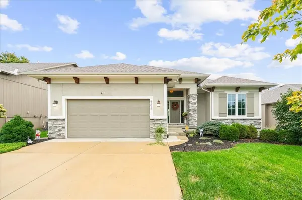 24315 W 91st PL, Lenexa, KS 66227