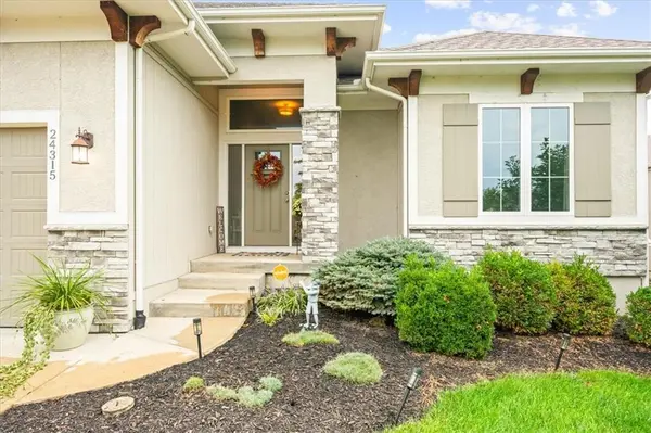 24315 W 91st PL, Lenexa, KS 66227
