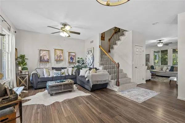 211 Surrey CT, Smithville, MO 64089