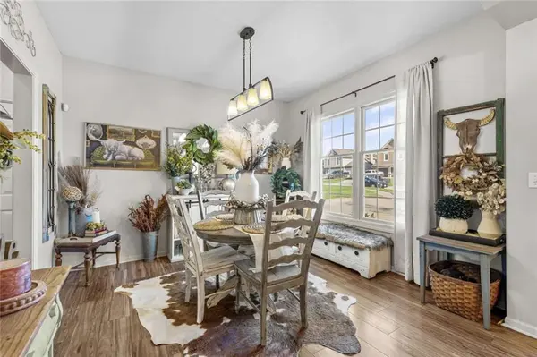211 Surrey CT, Smithville, MO 64089