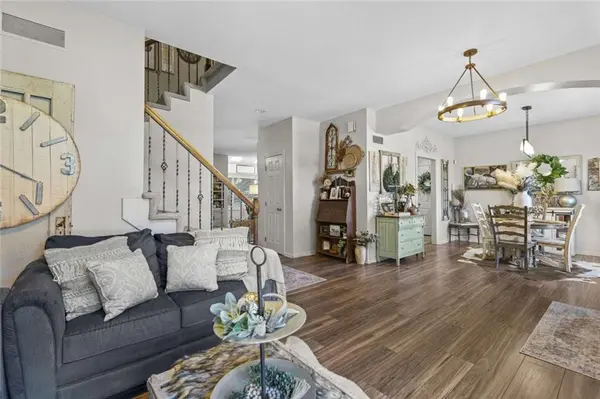 211 Surrey CT, Smithville, MO 64089