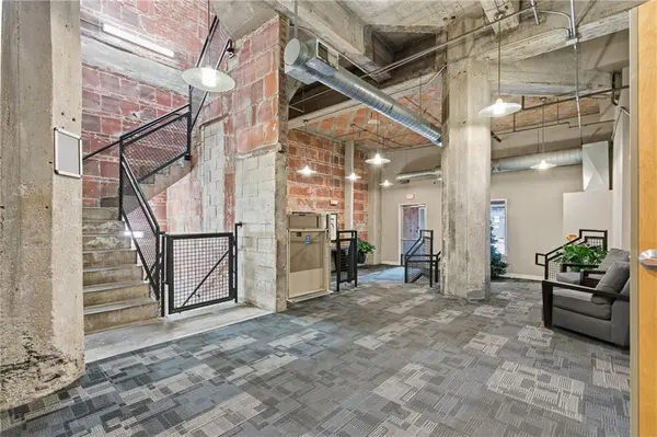 321 W 7th ST #402, Kansas City, MO 64105