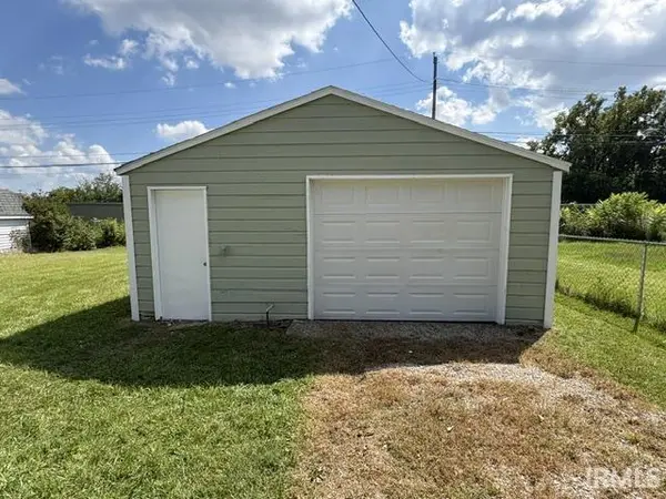 611 E Linda Layne ***, Muncie, IN 47303-2046