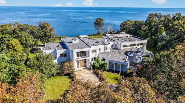 157 Cliff RD, Port Jefferson, NY 11777